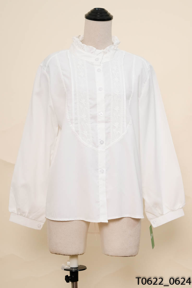Áo trắng thêu cổ viền bèo