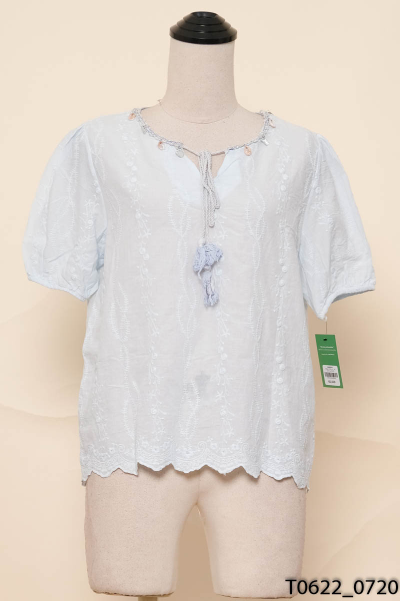 Áo xanh họa tiết cổ đính sò