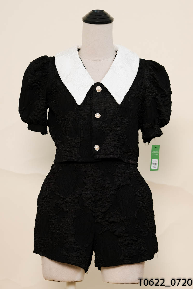 Set áo đen cổ trắng + quần shorts đen