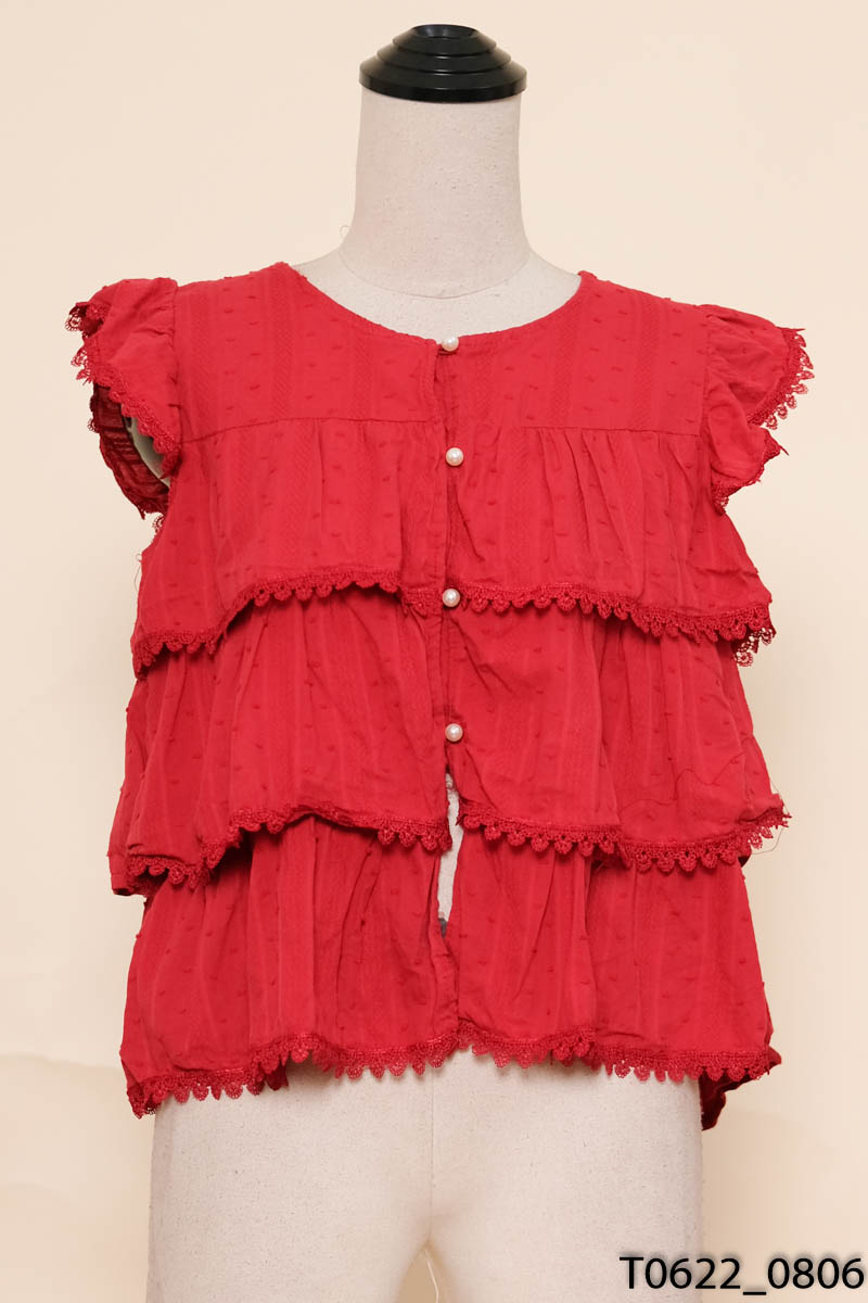 Áo đỏ phối ren