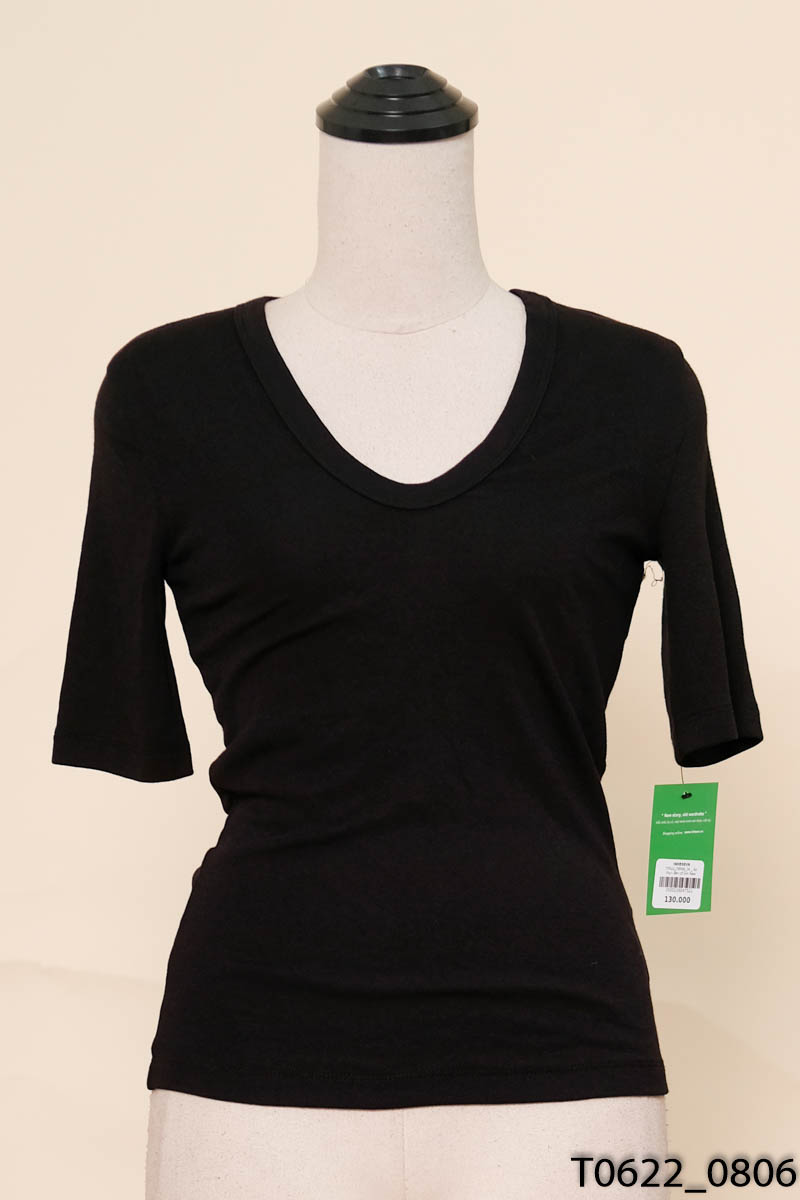 Áo thun đen cổ tim New Tags