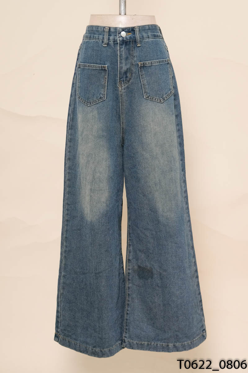 Quần jeans xanh ống rộng
