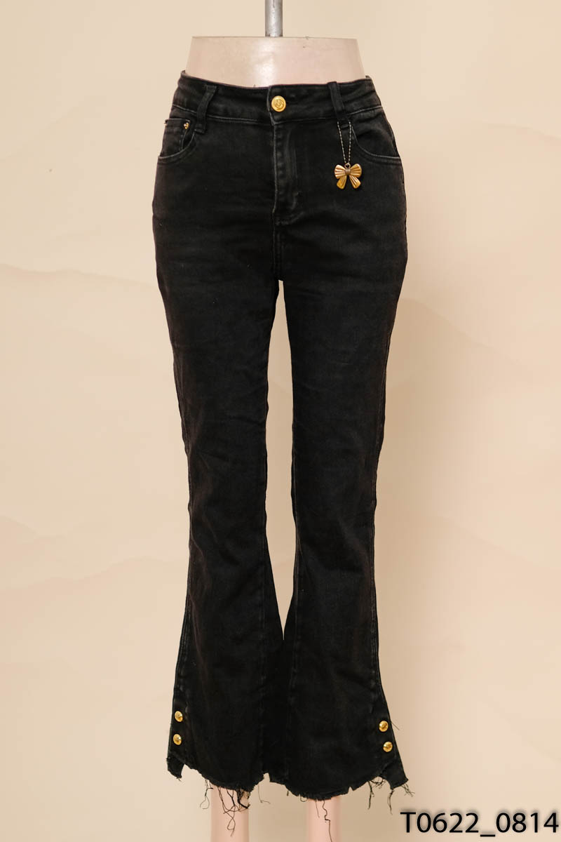 Quần jeans đen ống loe