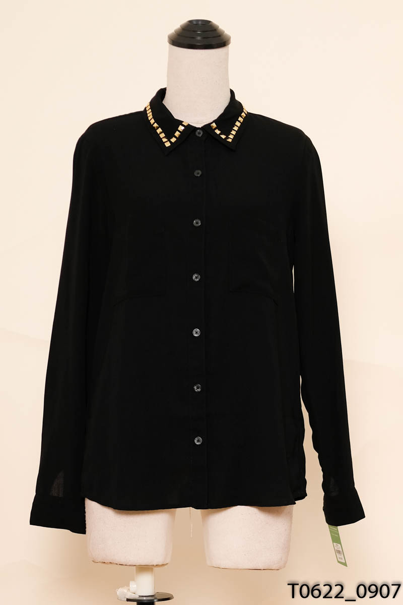 Áo sơ mi đen đính đá Forever 21