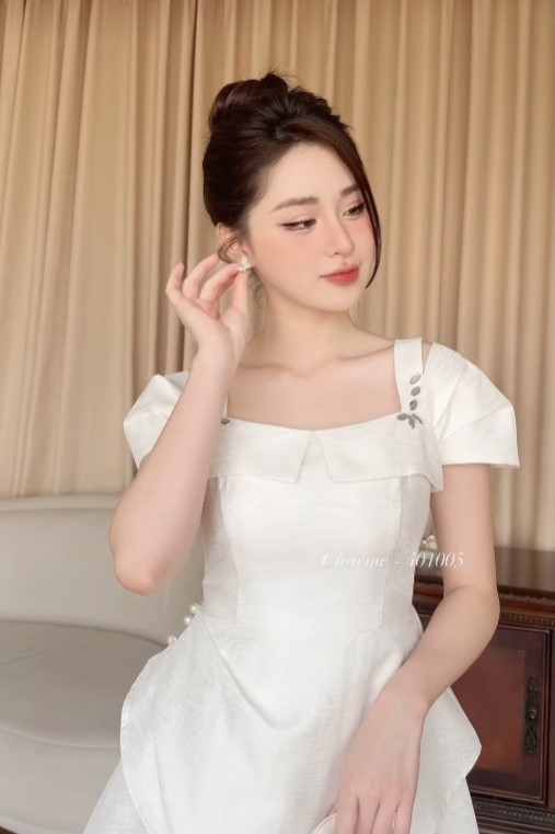 CHARME STORE - Đầm trắng hở vai đính đá