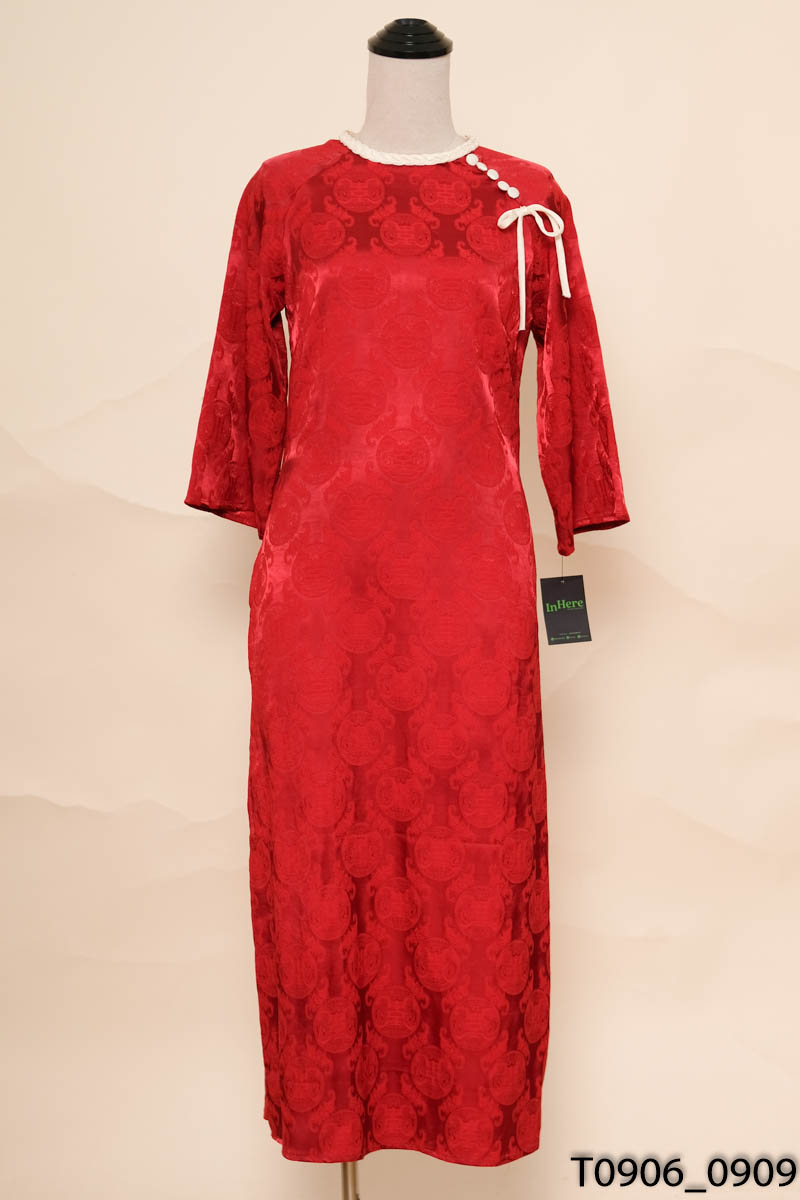 Áo dài đỏ họa tiết