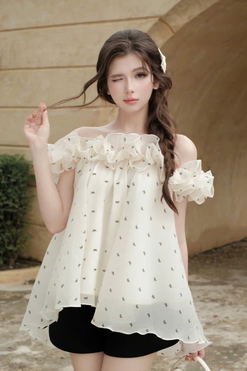 SOMEE STUDIO - Áo trễ vai be họa tiết nơ
