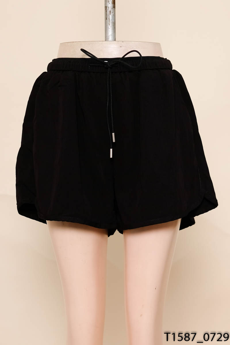 Quần shorts đen