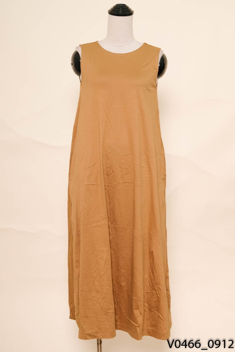 Đầm nâu sát nách Uniqlo