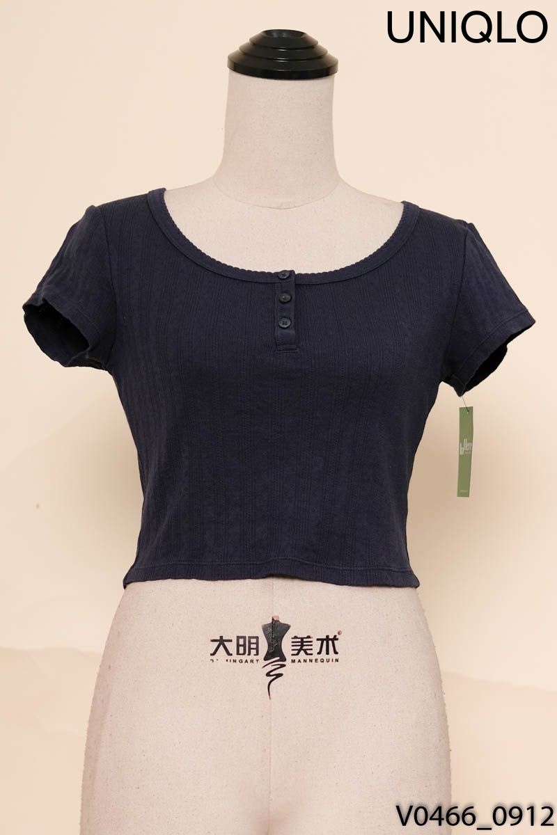 Áo thun xanh Uniqlo