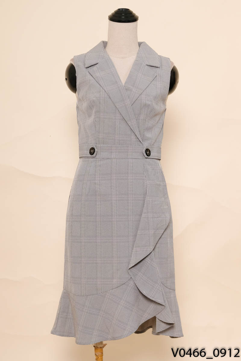 Đầm xám kẻ sát nách cổ vest