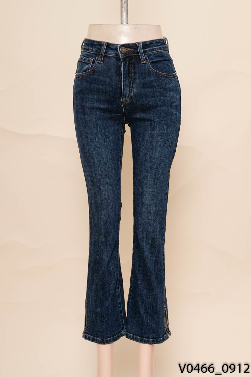 Quần jeans xanh ống loe