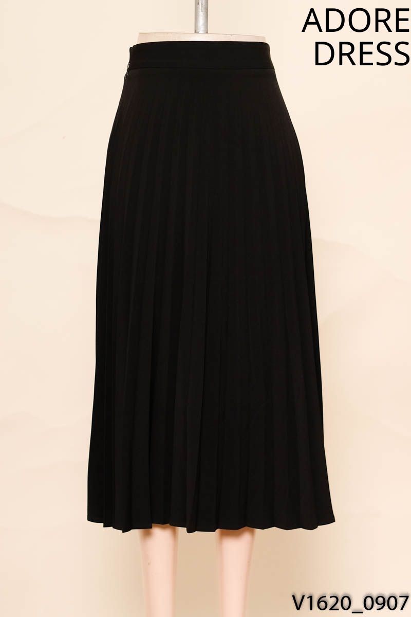 Chân váy xếp ly đen Adore Dress