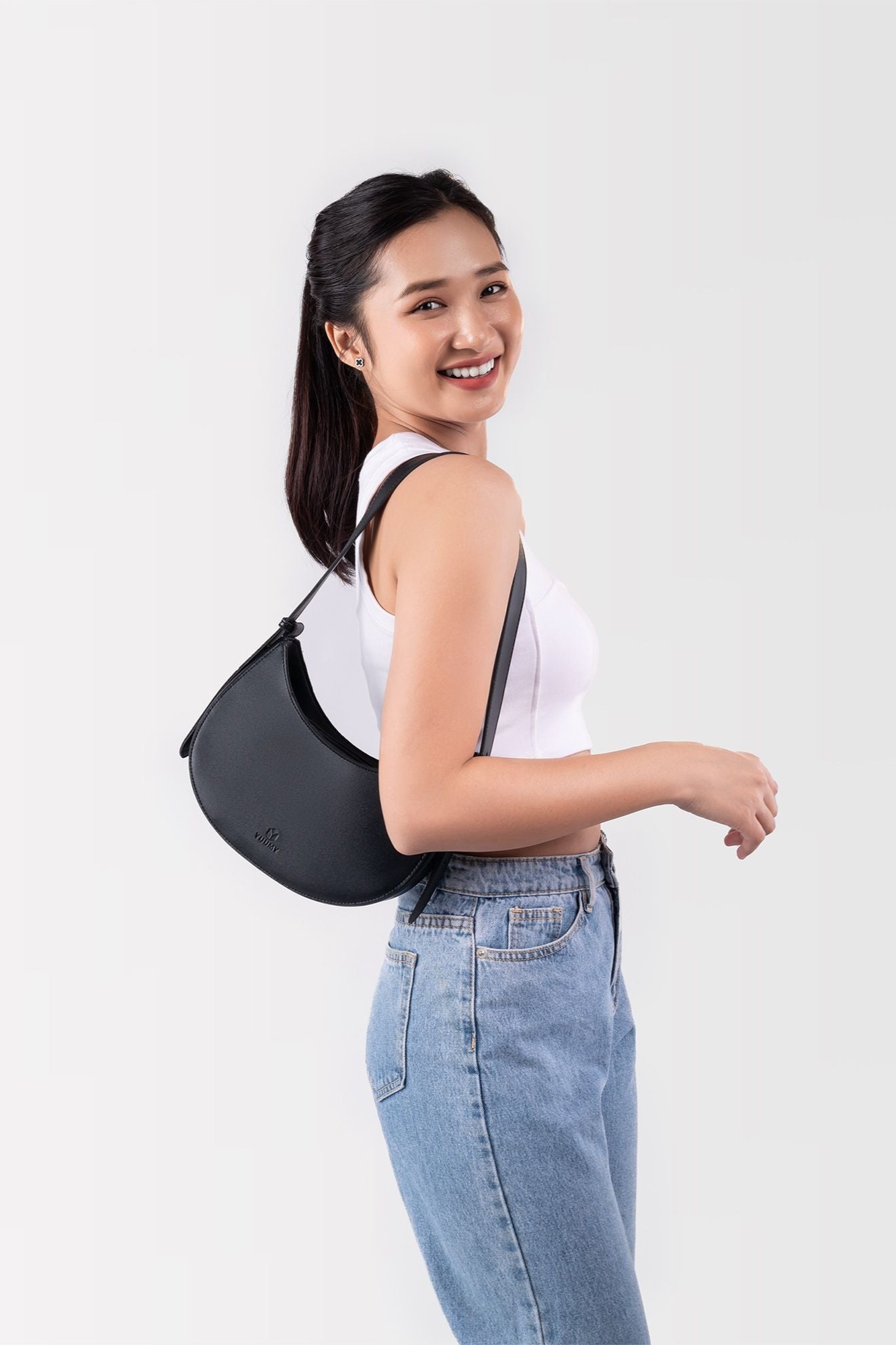 YUUMY - Tui xách da đen hình bán nguyệt New Tags