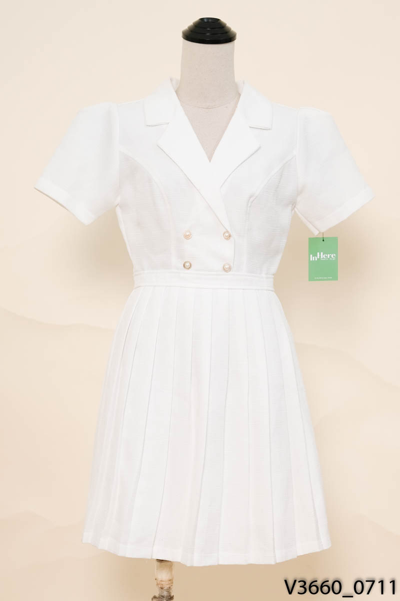 Đầm trắng cổ vest đuôi xếp ly