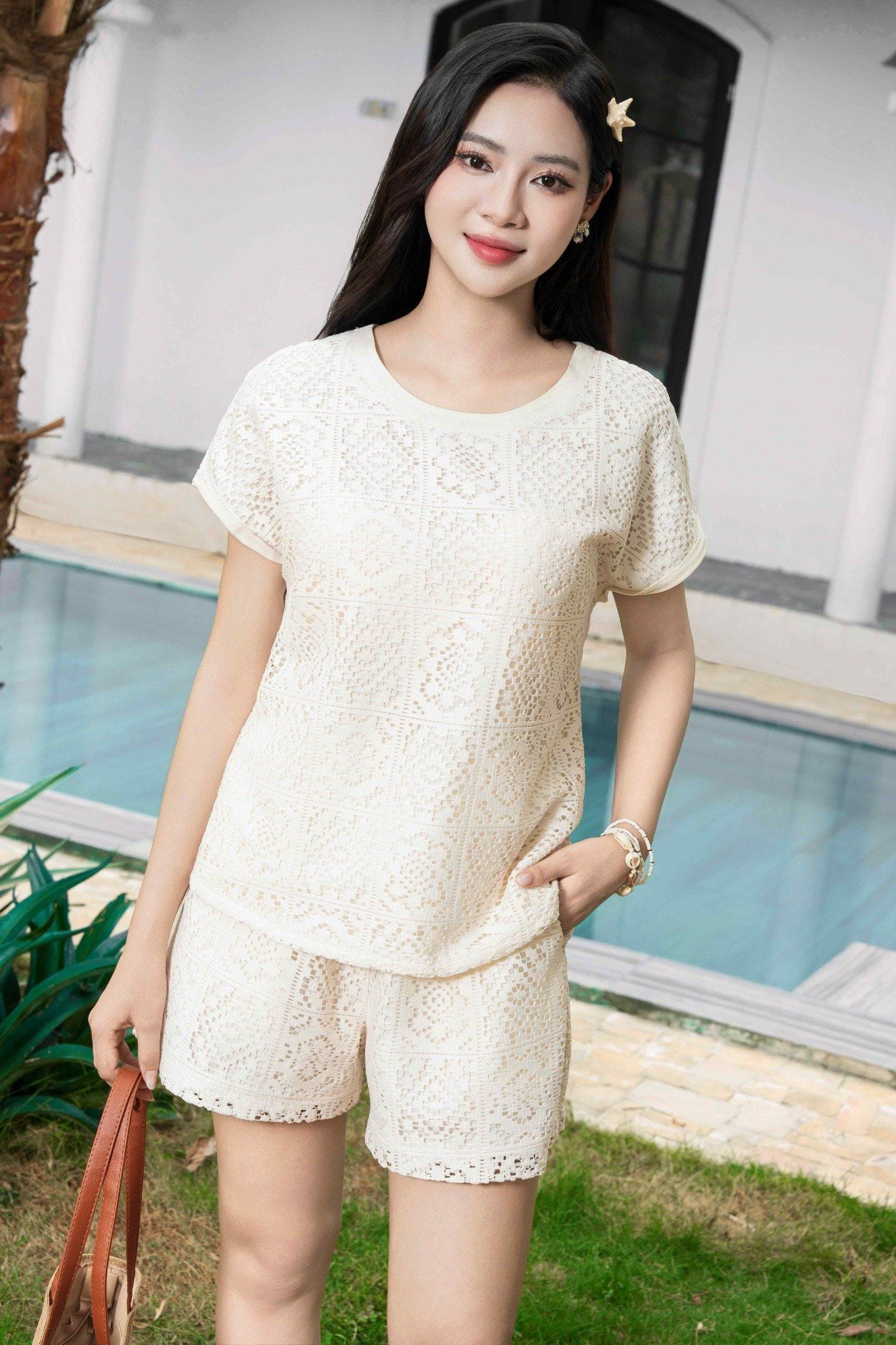 YOUNGER BY CARDINA- Set áo+quần short ren be New Tags