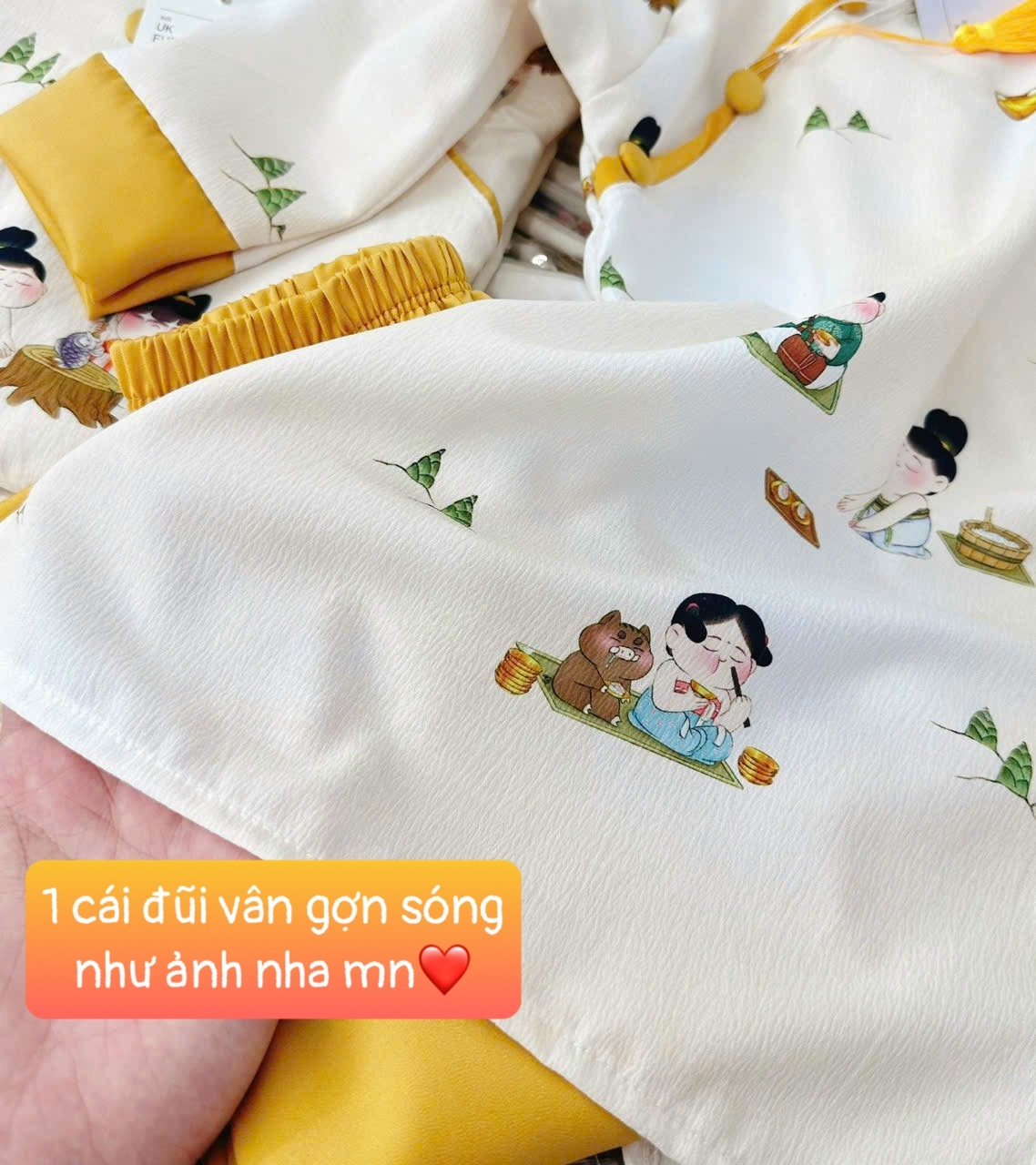 áo dài phối vàng vân mây