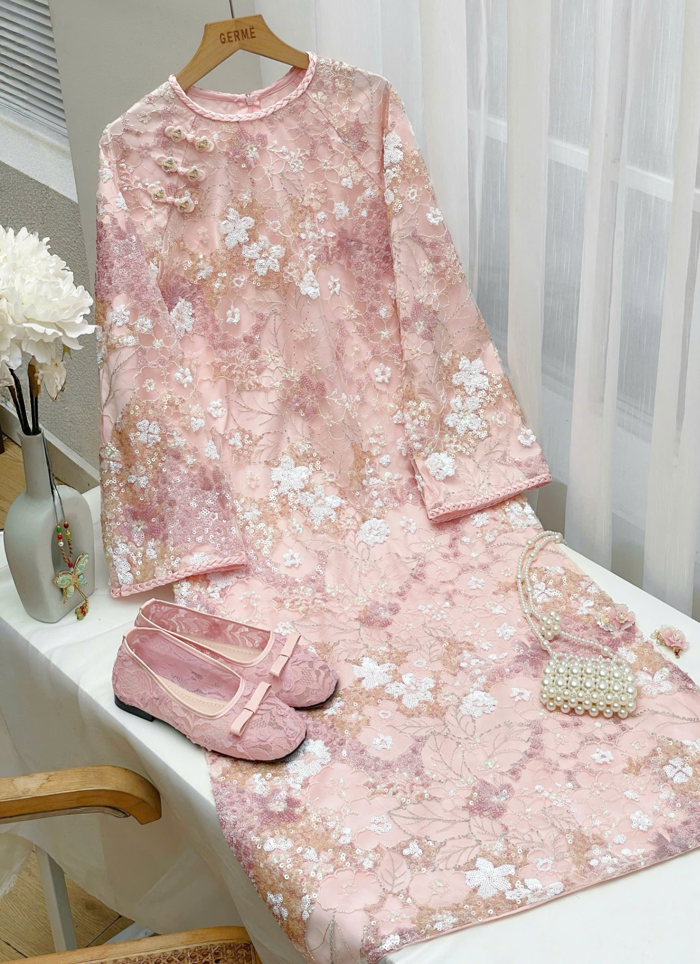 Áo dài Germe AVNT012608 Châu Sa vải kim sa,cổ và tay phối viền,đính 3 nút kết vai TC25A68(Y)