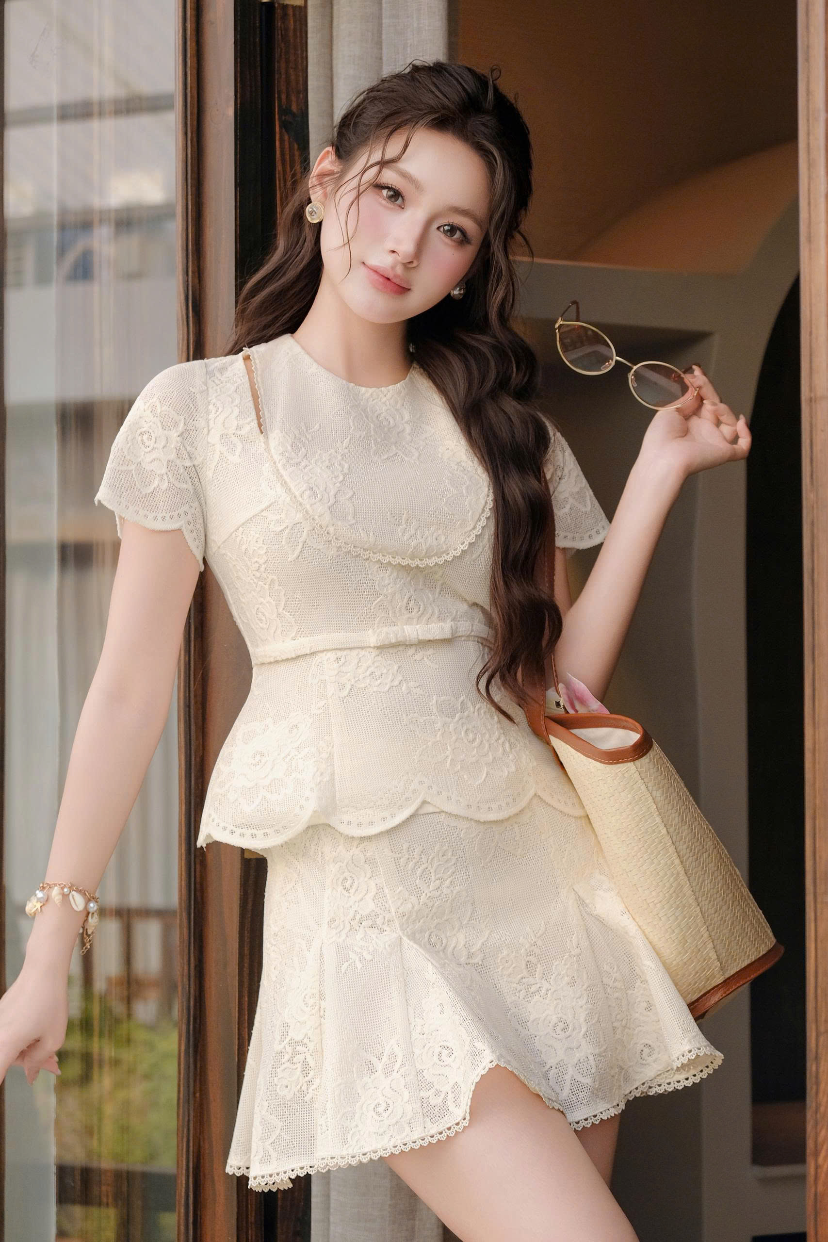 Áo nữ Germe AVNH052602 Mico Top gấu áo cắt múi,đai nơ eo,chất liệu ren HC26B02(Y)