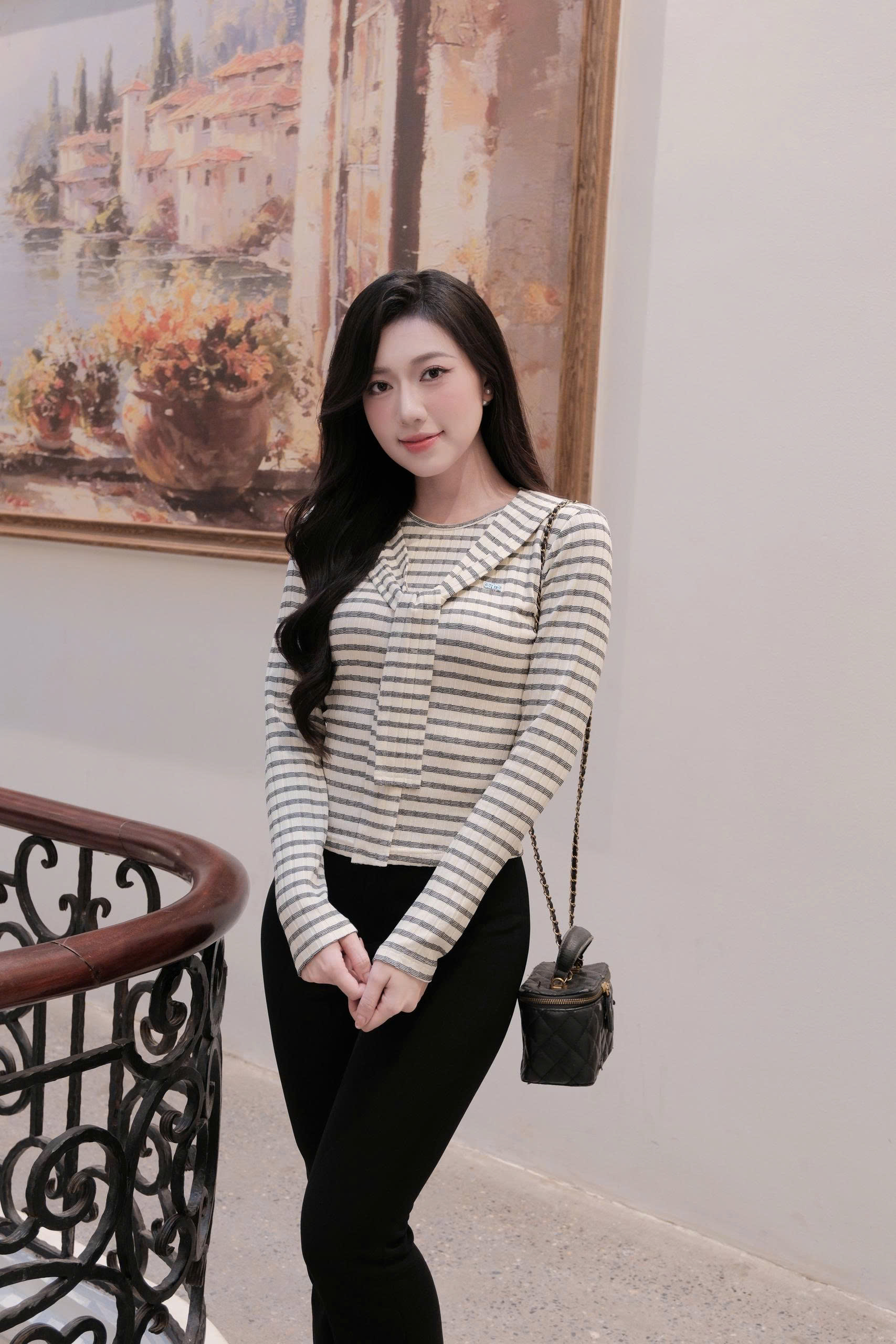Áo nữ Germe AVNH082607 Soya Shirt dáng ôm,cổ tròn,dài tay,kèm khăn choàng,chất liệu thun HC26A12(Y)