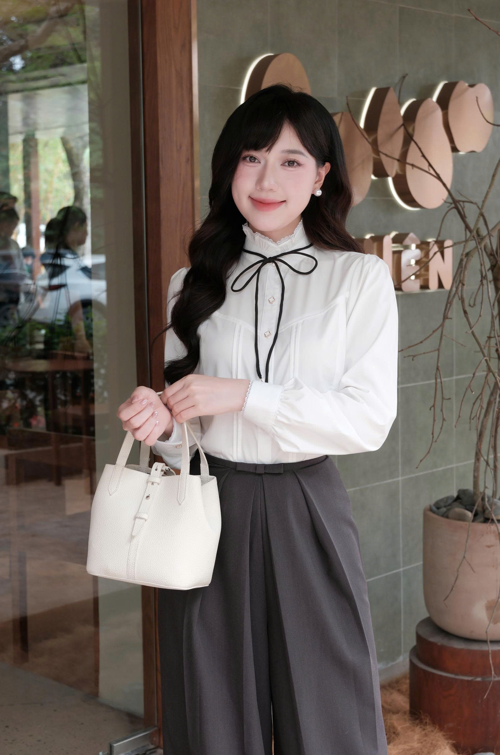 Áo nữ Germe AVNT032604 Minda Shirt xếp li thân,cổ trụ bèo phối ren,đính nơ TH26A04(Y)