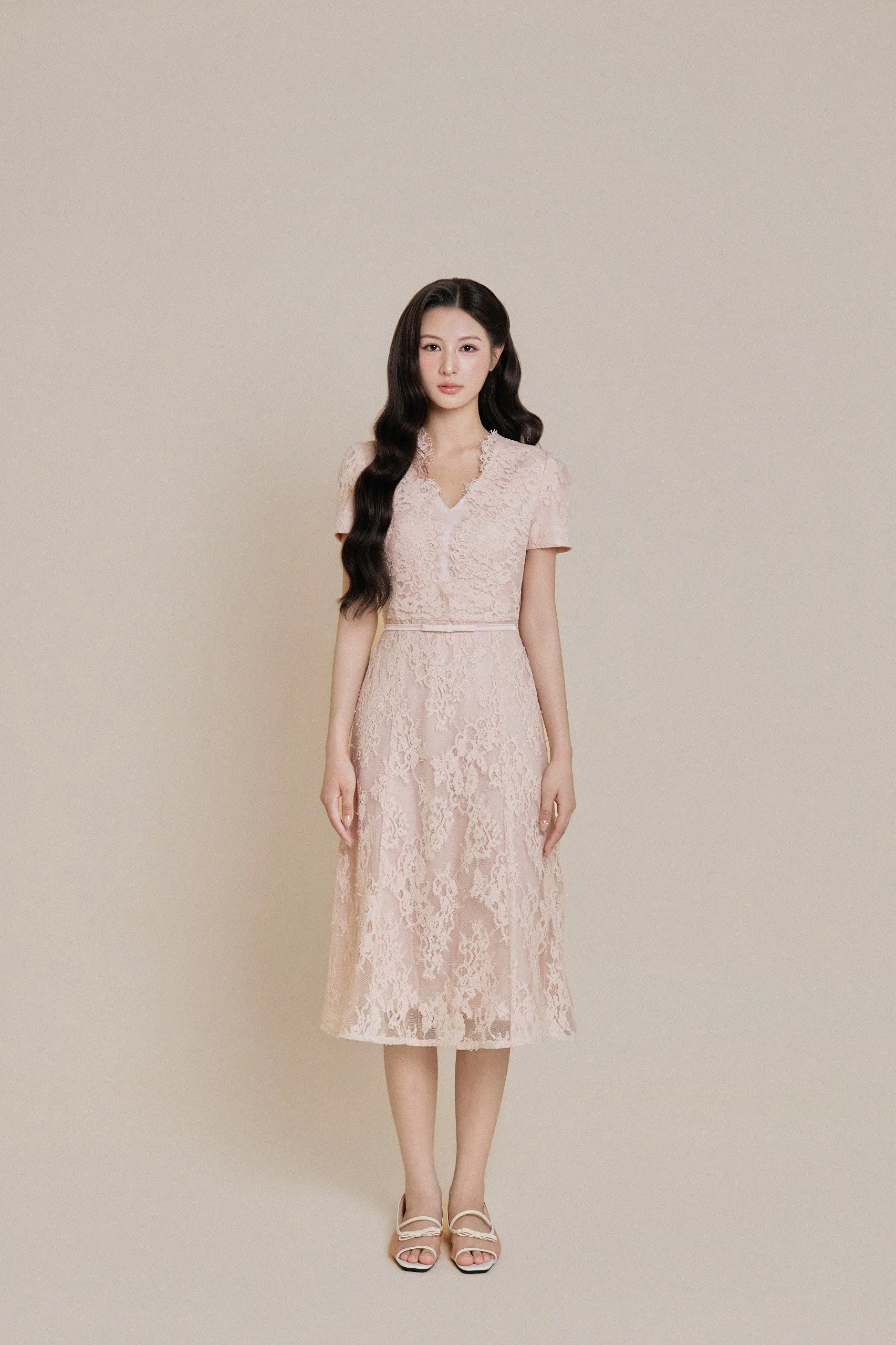 Váy nữ Germe VVNH082613 Sora Dress dáng dài cổ v,đai nơ eo,chất liệu ren HC26V61(Y)