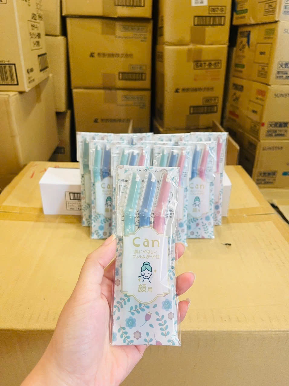 Dao Cạo Lông Mày và Mặt KAI Lưỡi Đơn Thân Nhựa CBM-3P (3 Cây) Nhật Bản - 7810