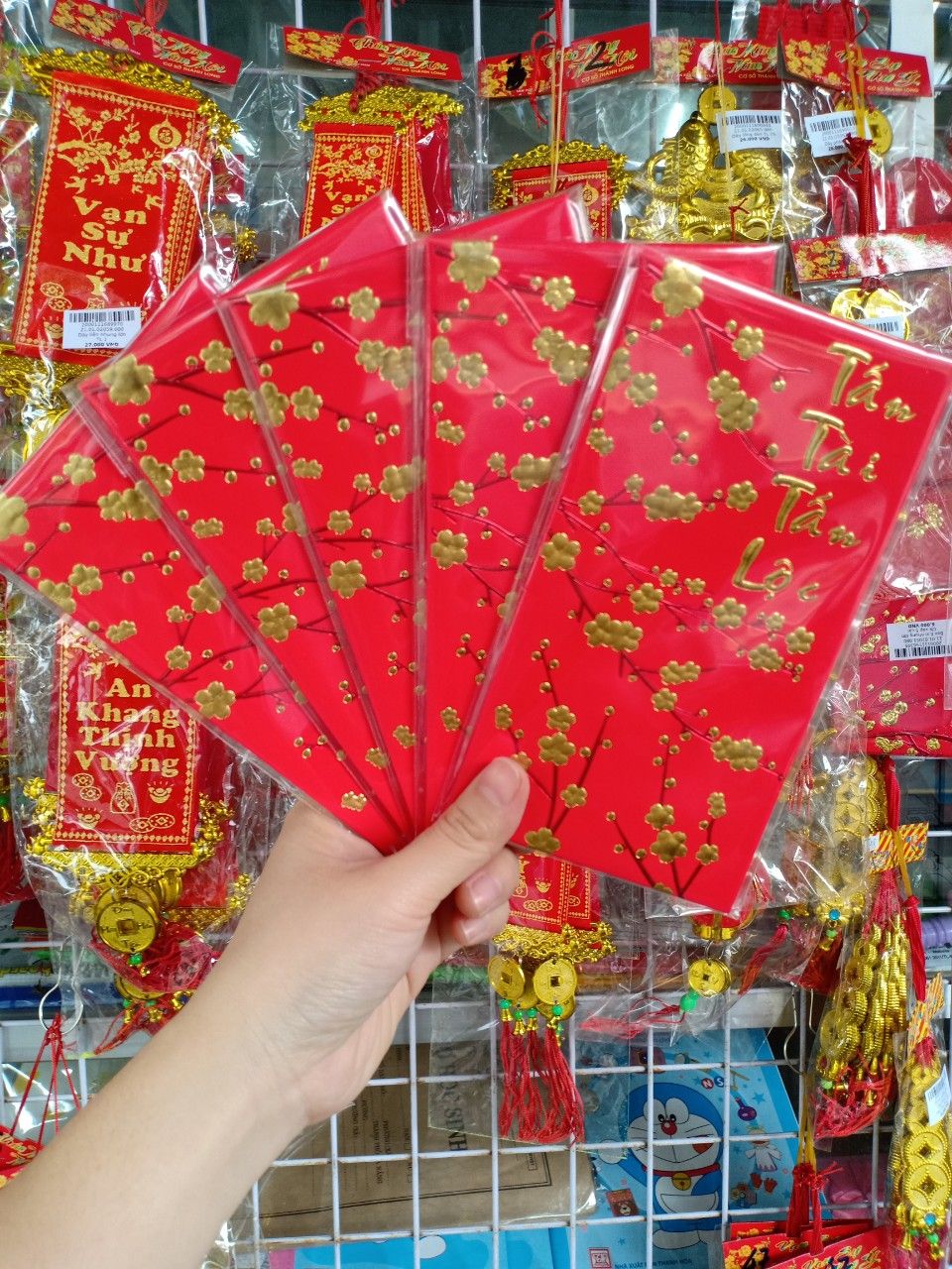 Bao lì xì đỏ, cho cả một năm 