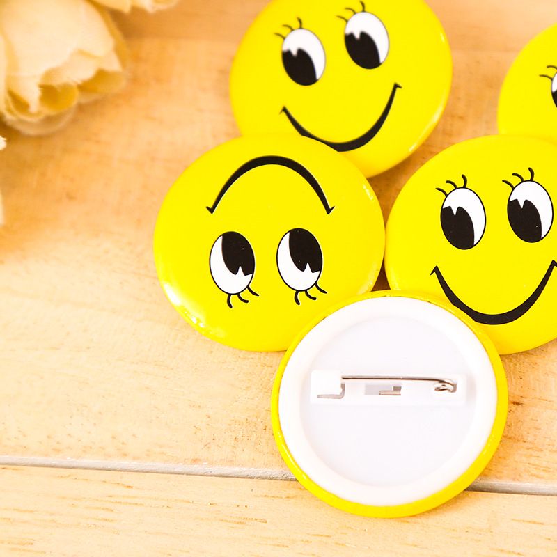 Đầu năm tặng huy hiệu Smile - Cho cả năm vui vẻ cùng Bán sỉ Văn phòng phẩm Đà Nẵng
