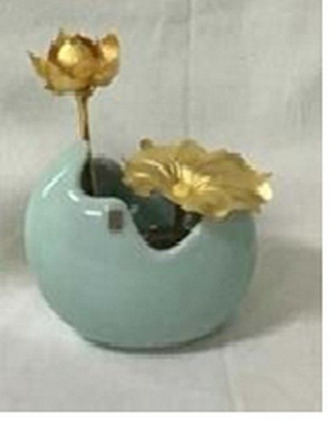 Gợi ý làm mới ngôi nhà của mình với các chậu sen vàng 24k
