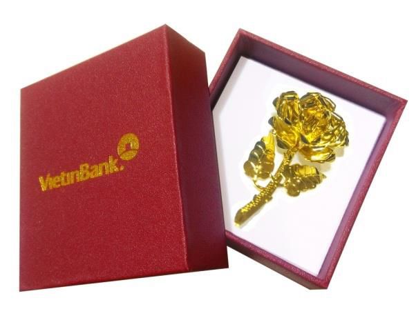 Cài áo Hoa hồng mạ vàng 24K - món quà giá trị bày tỏ lòng yêu thương