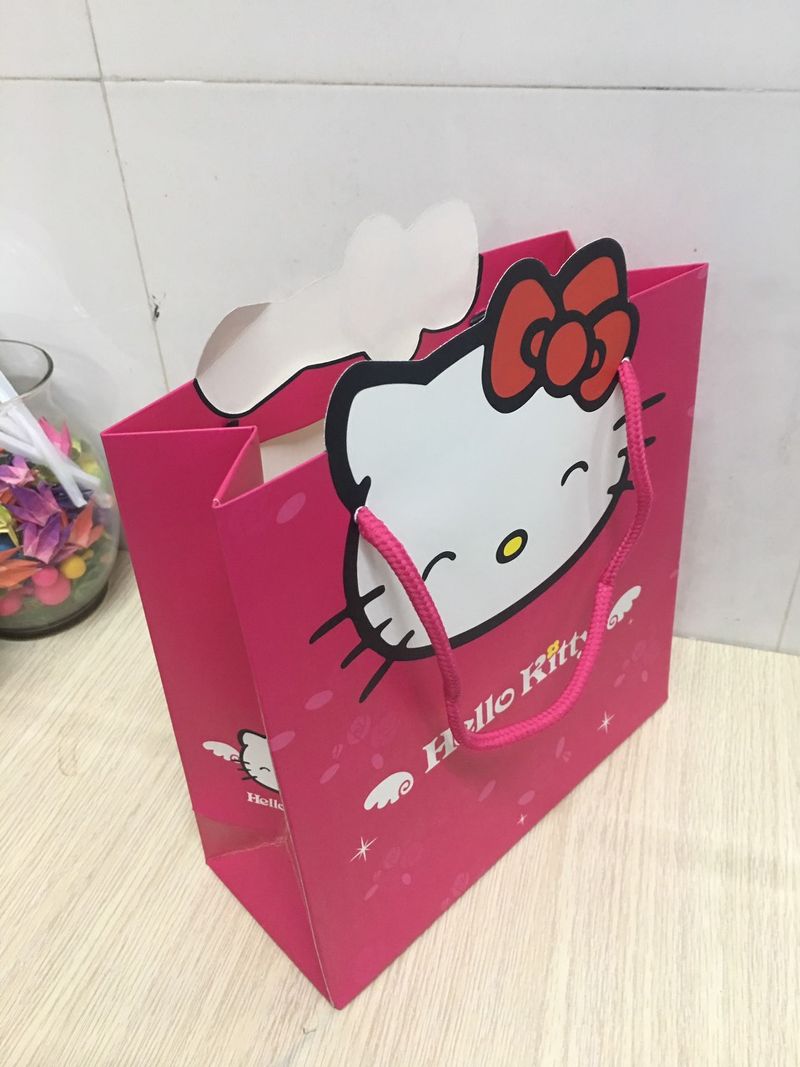 Túi xách giấy Mèo Kitty đỏ 20x20x8