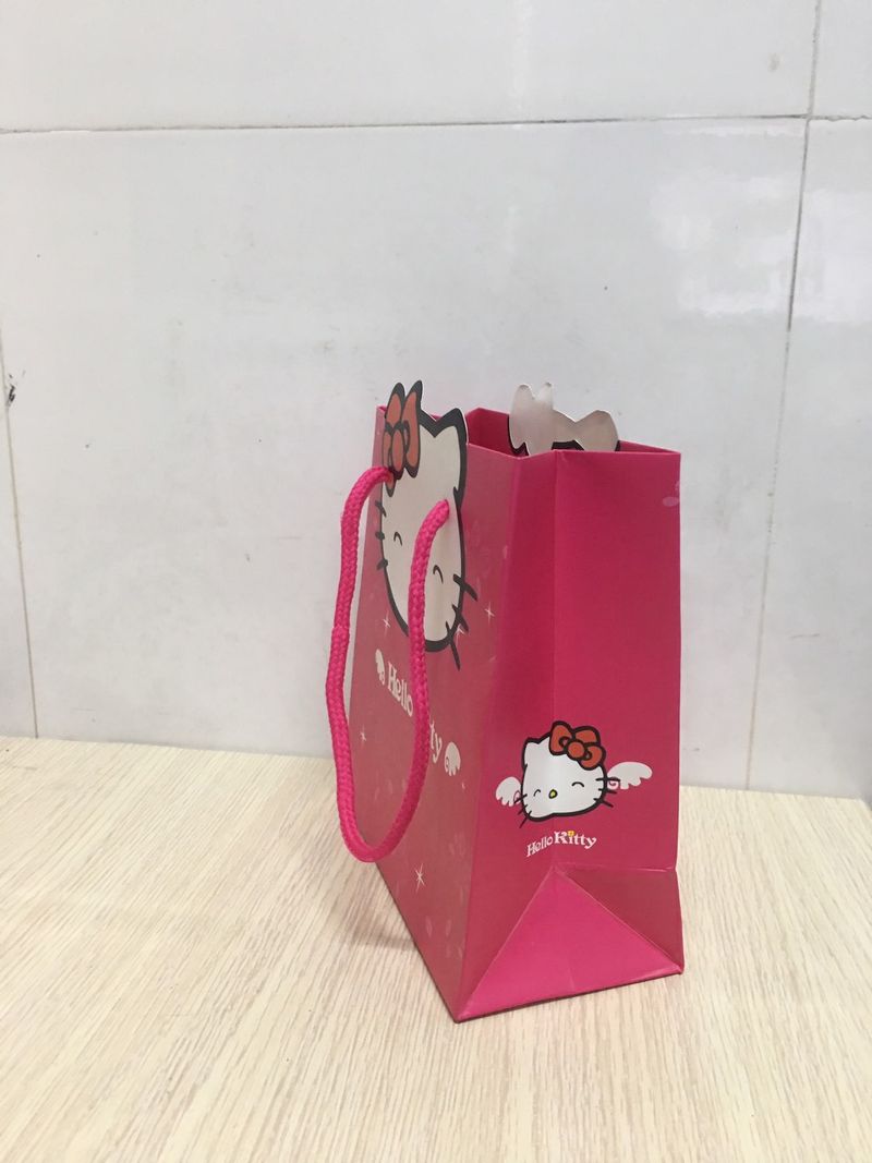 Túi xách giấy Mèo Kitty đỏ 14x15x7