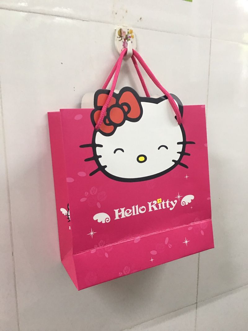 Túi xách giấy Mèo Kitty đỏ 20x20x8