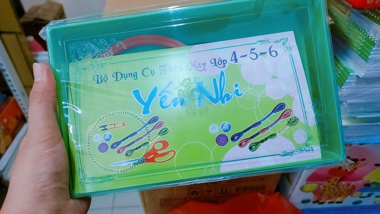 Hộp may thêu Yến Nhi (lớn) - Lớp 4,5,6