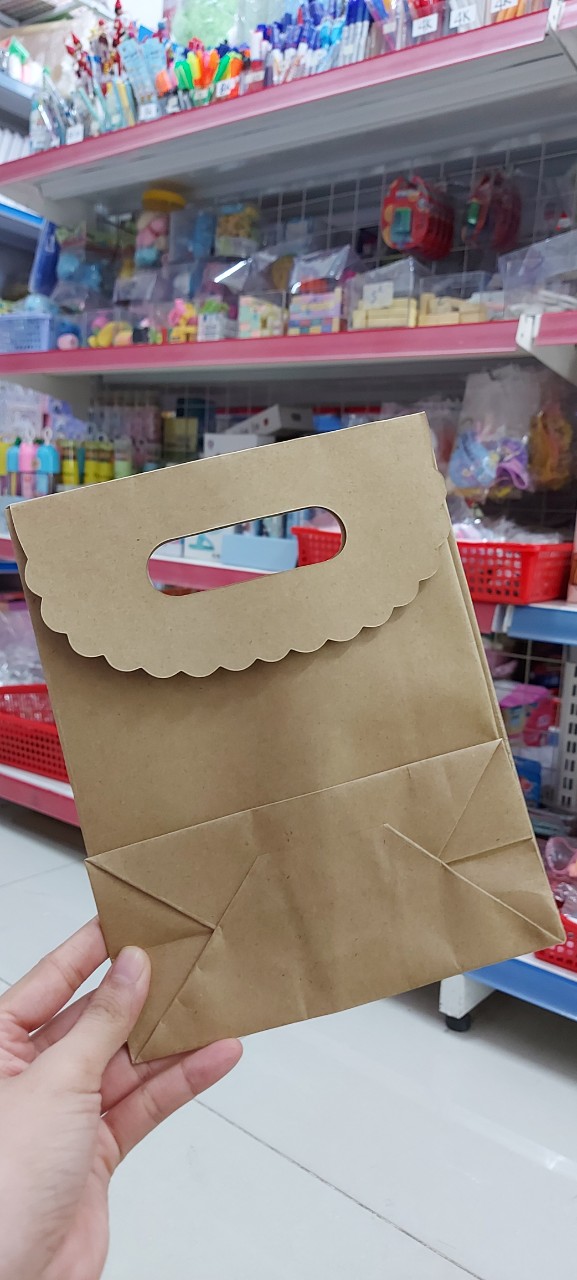 Túi xách giấy nắp Kraft 21x16x8 ( xấp 20)