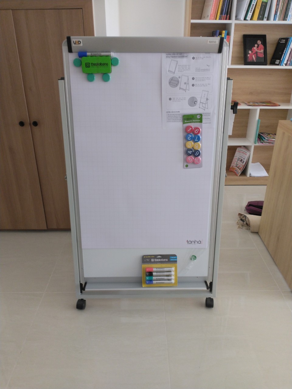 Bảng flipchart 90x120 chân bánh xe