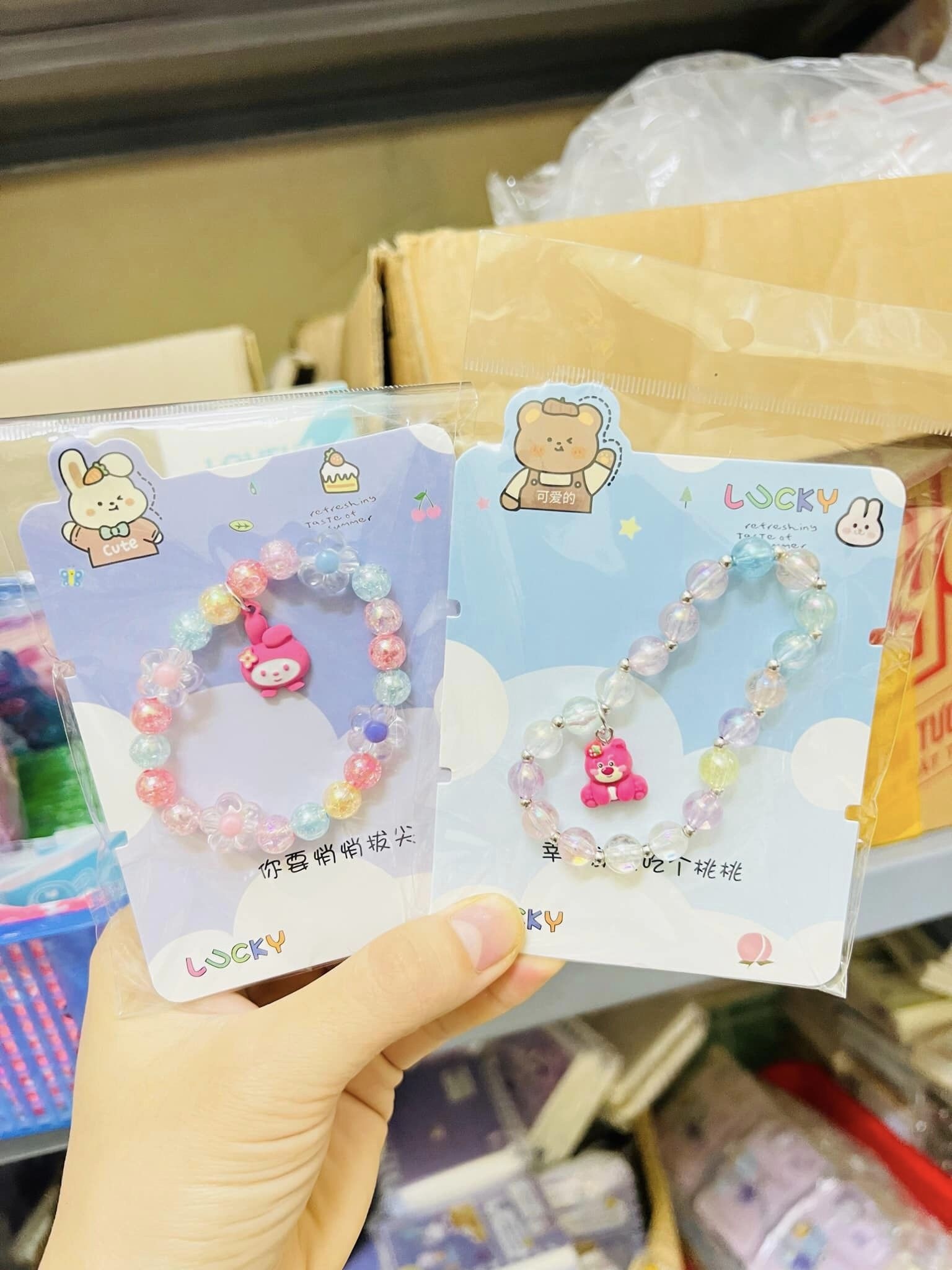 Vòng tay hạt kèm charm Lucky