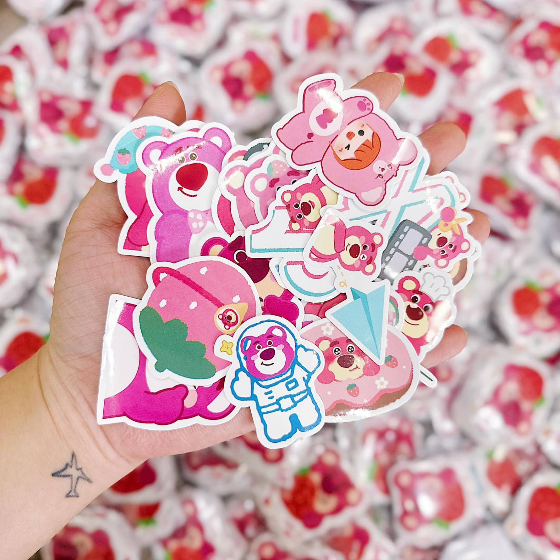 Sticker lớn dán mũ bảo hiểm ( 50 miếng)