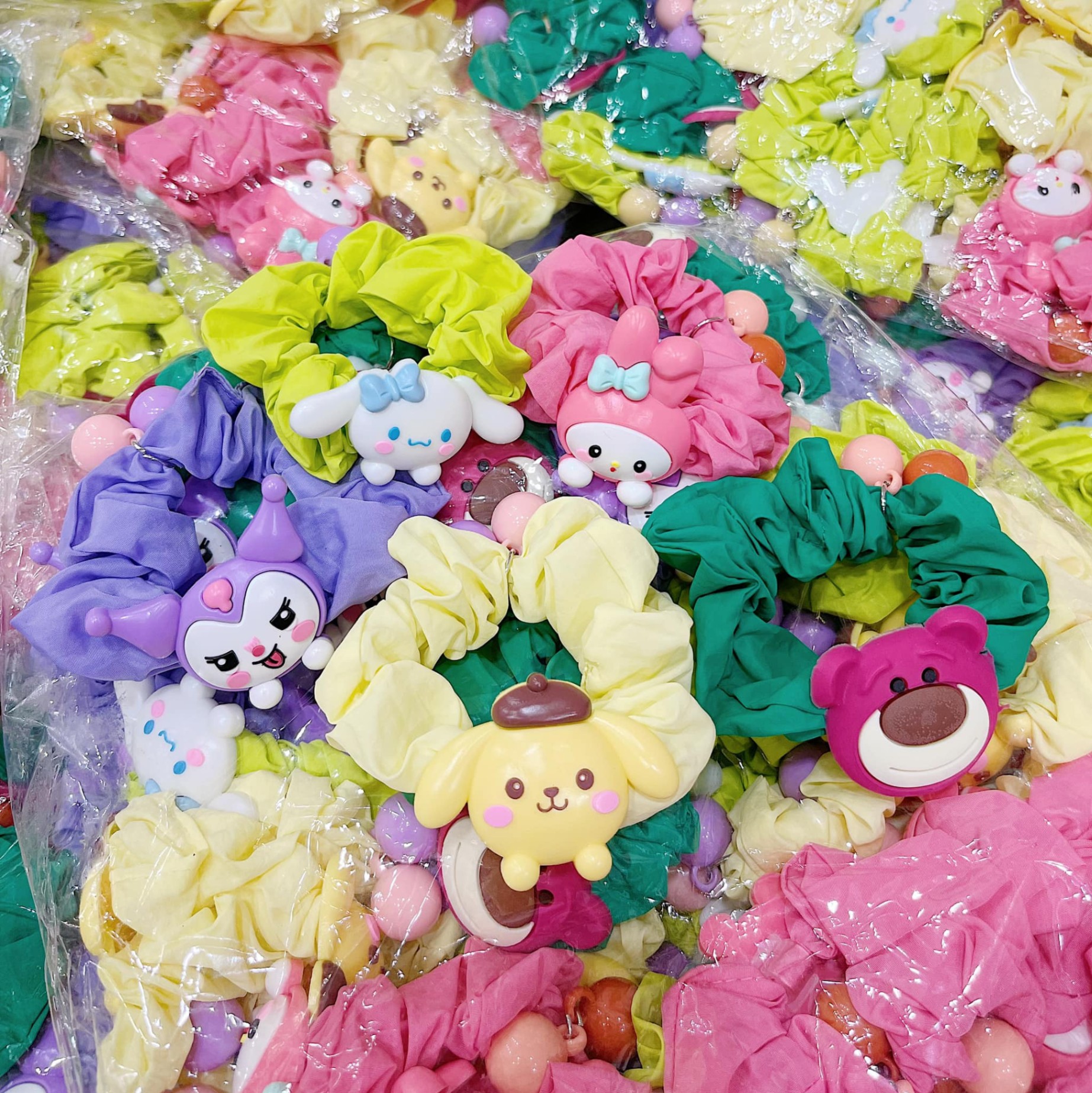 Scrunchies đẹp gắn charm