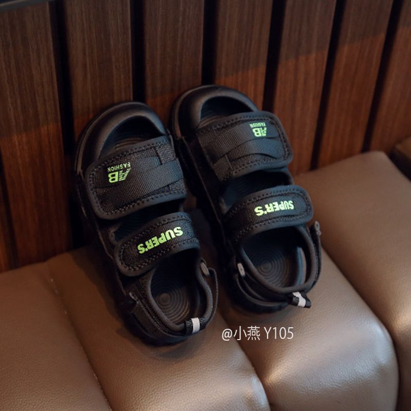 YG105-Sandal đen chữ xanh lá