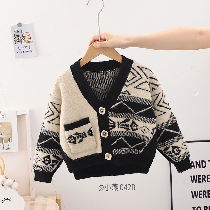 AK042-Cardigan nâu/đen họa tiết