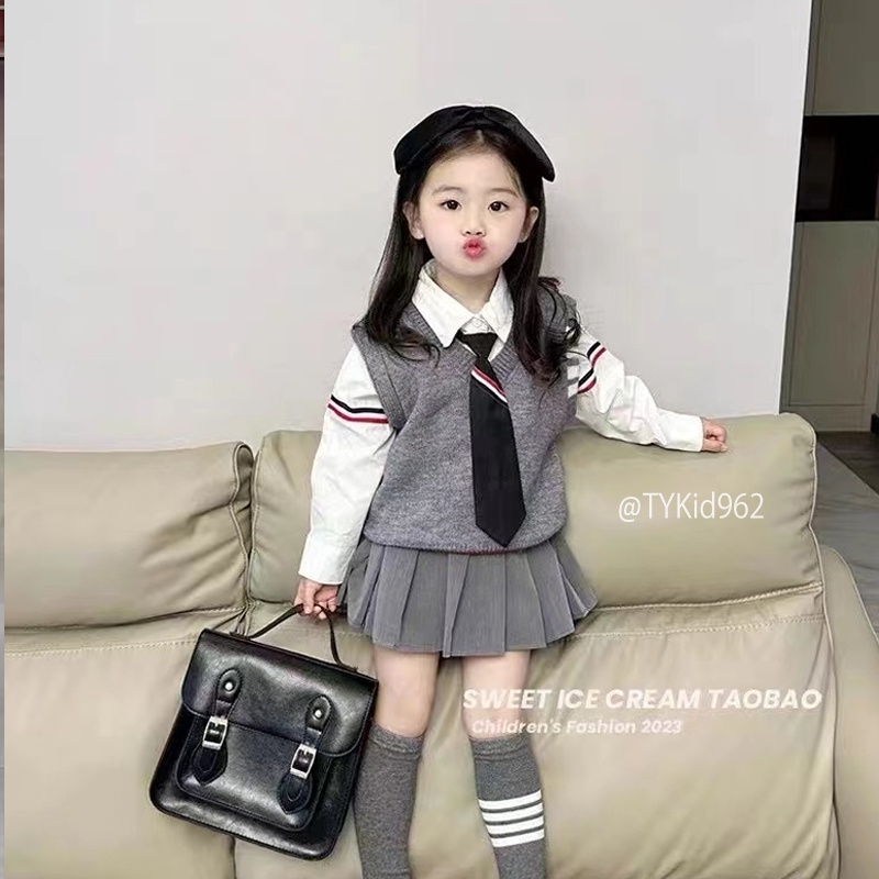 S962-Đồ bộ cao cấp bé gái, set 4 CT sơ mi trắng, gile len, cà vạt và chân váy xếp ly Tiểu Yến KID