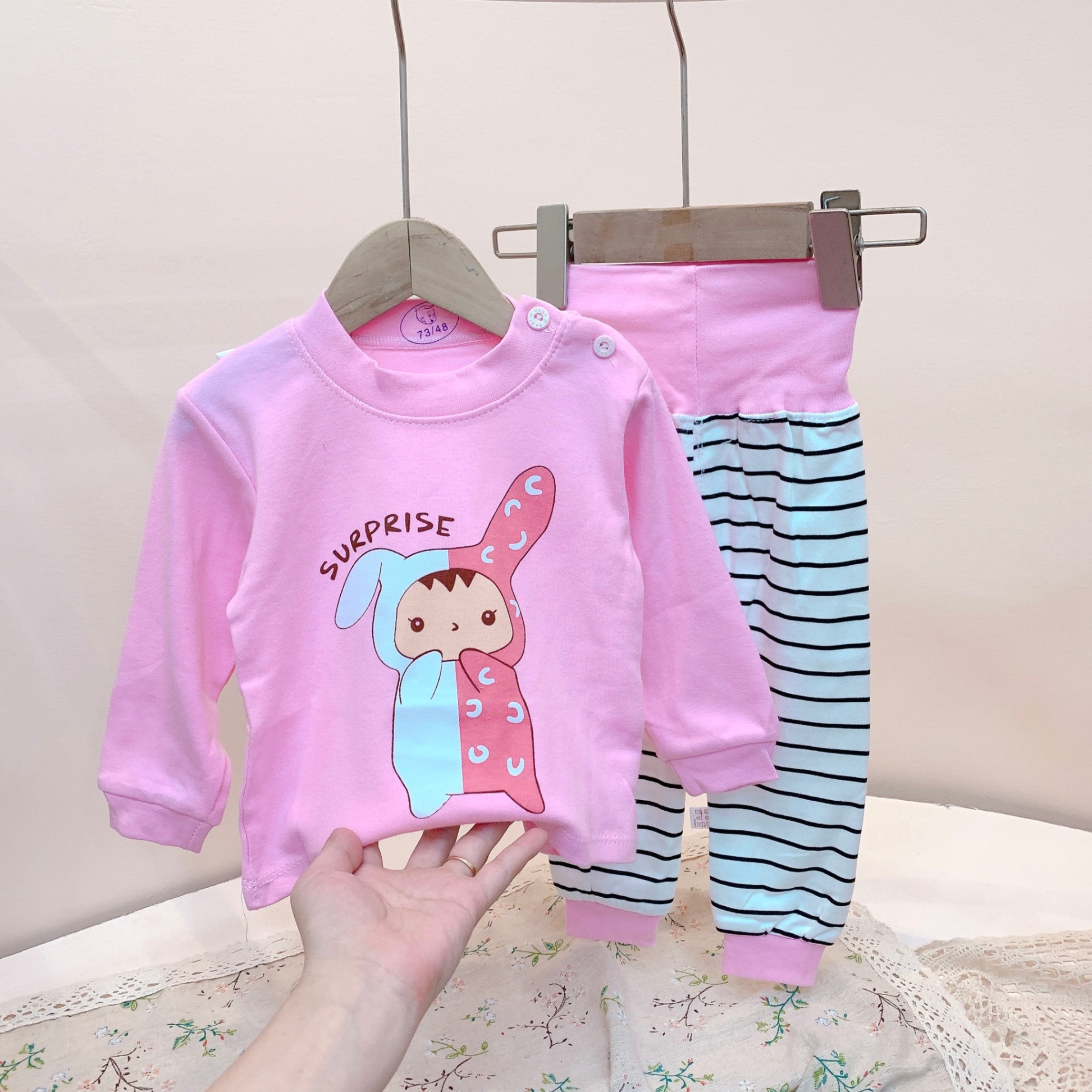 S1002-Bộ cotton dài tay cho bé, vải mềm họa tiết hoạt hình dễ thương Tiểu Yến KID