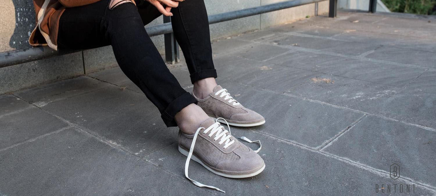 7 cách mang giày sneaker tạo phong cách độc đáo nhất