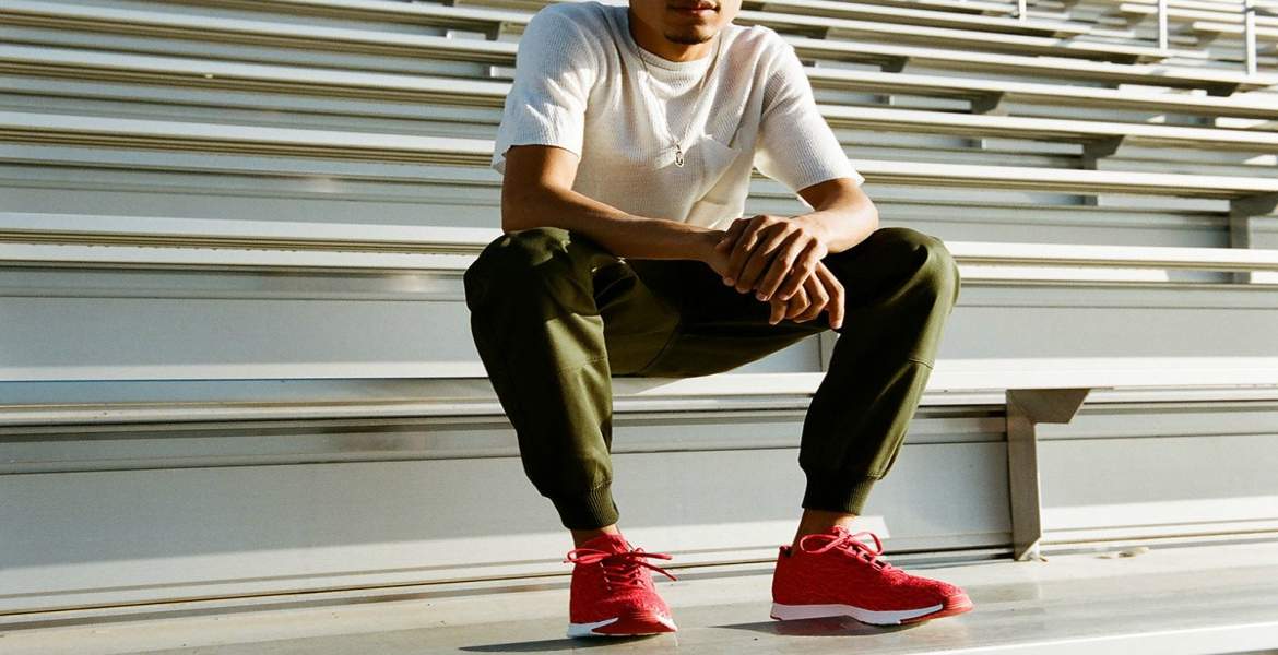 Kết hợp giày sneaker với quần jogger pant