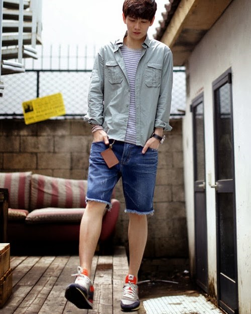 Mix giày Sneaker với quần short