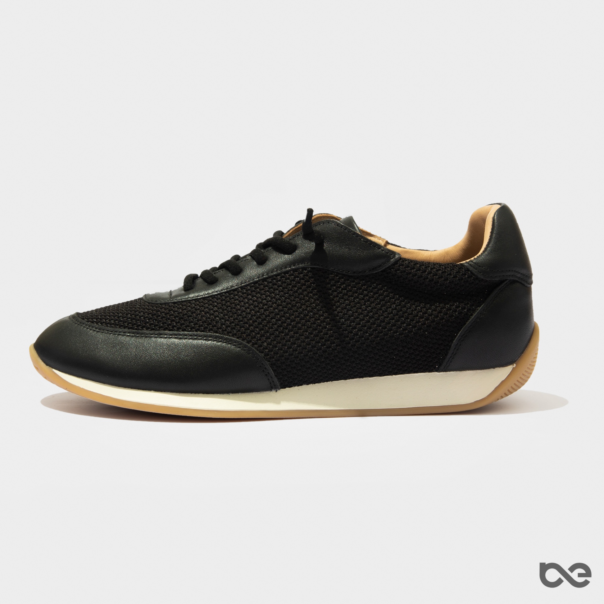 Vanta Sneakers | Đen