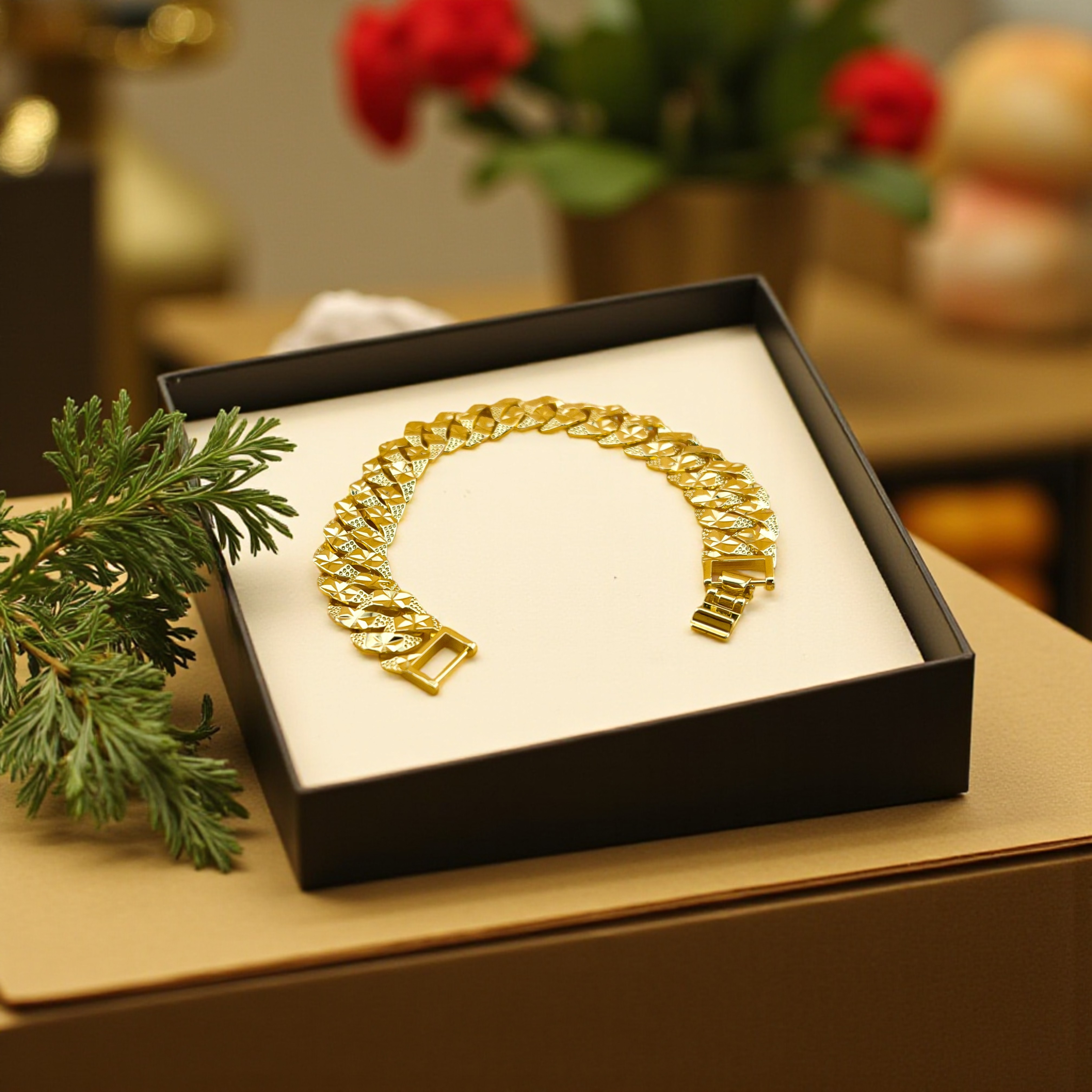 LT09 - Lắc tay hợp kim, mạ vàng 18k, đính đá sang trọng, họa tiết cách điệu sang trọng