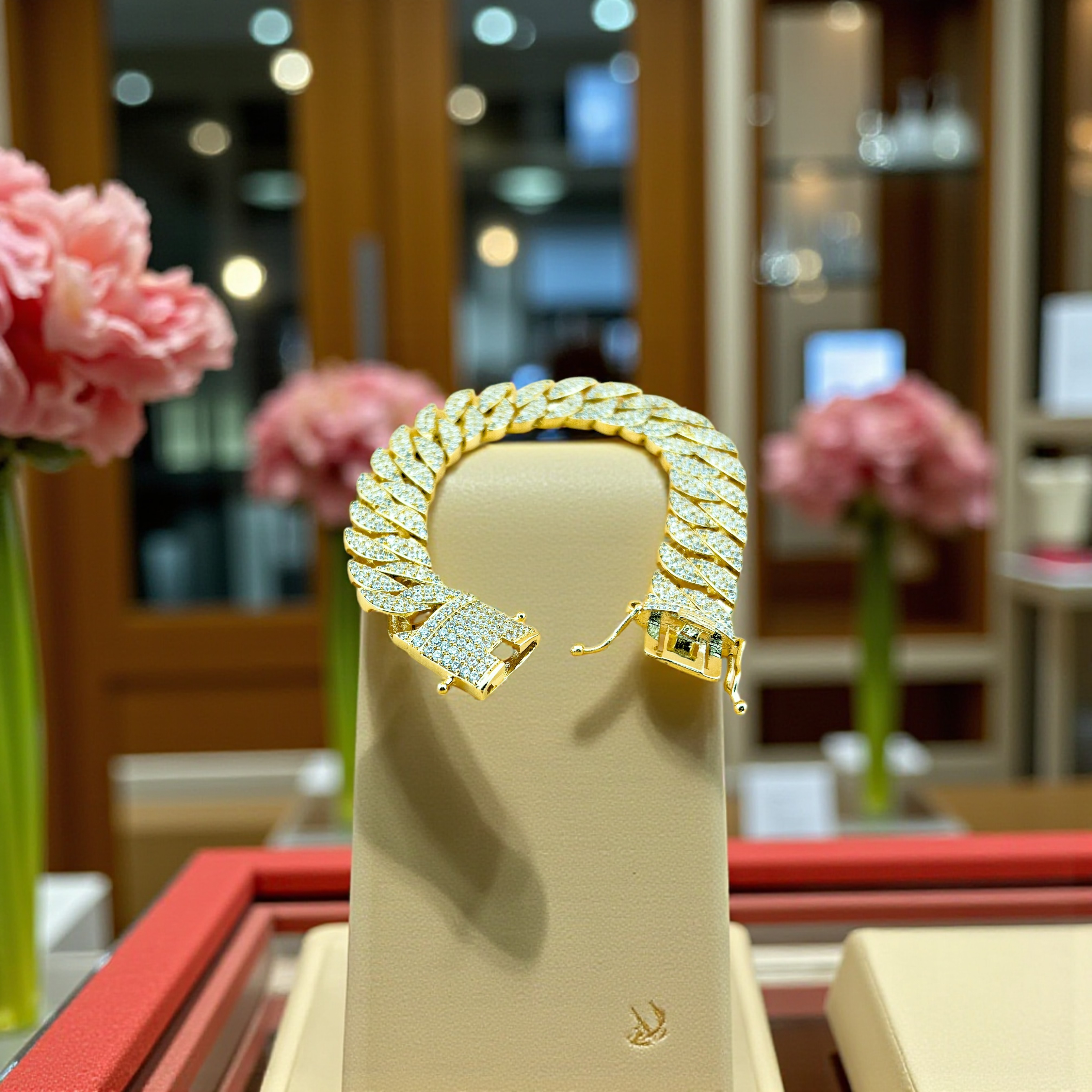 LT10 - Lắc tay hợp kim, mạ vàng 18k, đính đá sang trọng, họa tiết cách điệu sang trọng